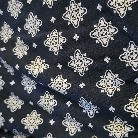 SKORT!!  Denim & Co, Blue/white print skort, 2x, 18" top to bottom, 2 pockets - Picture 5 of 6